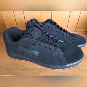 Men's sneakers DC Casual Gaveler Low Skate Shoes  Black on Black sz 10
